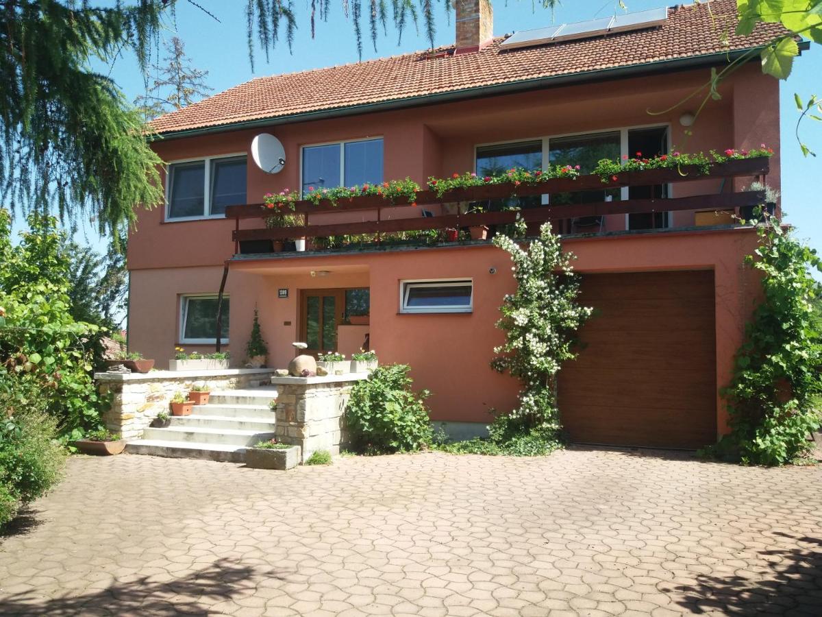 Apartman Na Skale Kostelec nad Orlici ภายนอก รูปภาพ